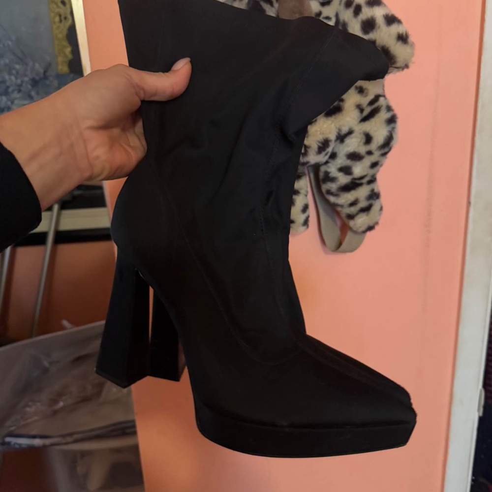 Zara Elegant Black Heeled Boots